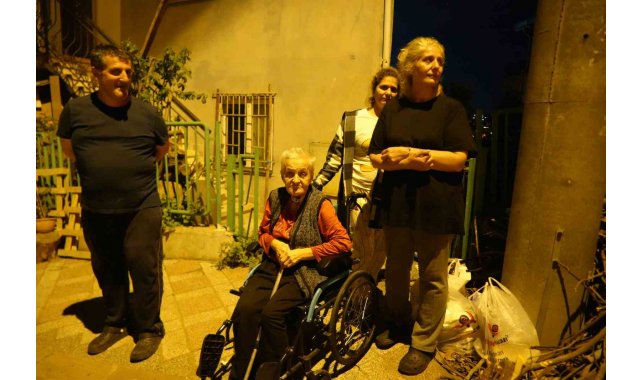 Mutfak tavanından sıva düştü: 5 kişilik aile tahliye adildi