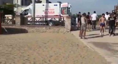Serinlemek için girdiği denizde boğuldu, kardeşi hastaneye kaldırıldı