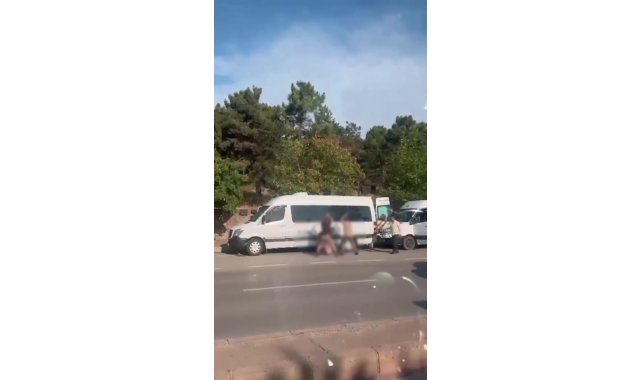 Cadde ortasında dehşet anları: Demir sopalarla darp ettiler