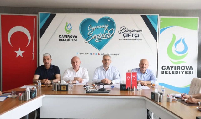 ÇAYIROVA'DA BAŞKANLARIN YÜZÜ NEDEN ASILDI?