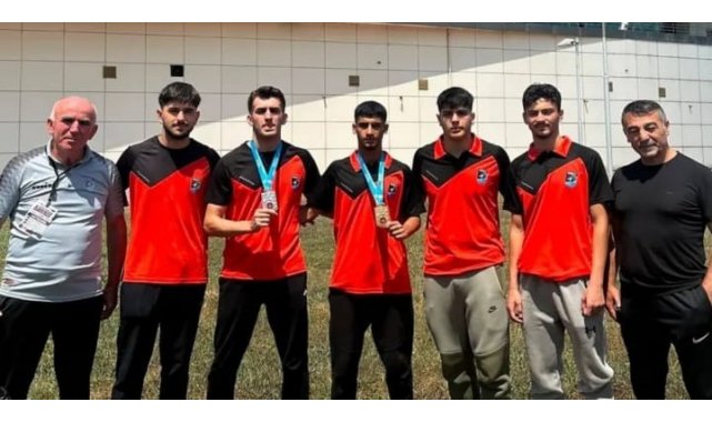 Darıcalı karateciler Samsun'dan 4 madalyayla döndü