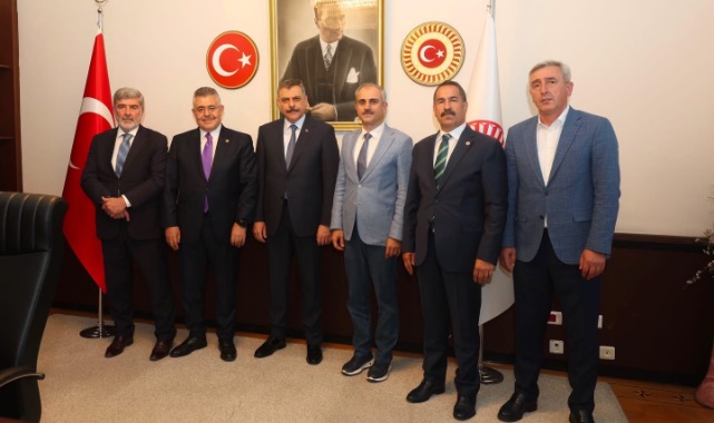 DEVLET CİDDİYETİ BÖYLE Mİ OLUR? ÇAYIROVA HEYETİNDEKİ KIYAFET DETAYI TARTIŞMA YARATTI