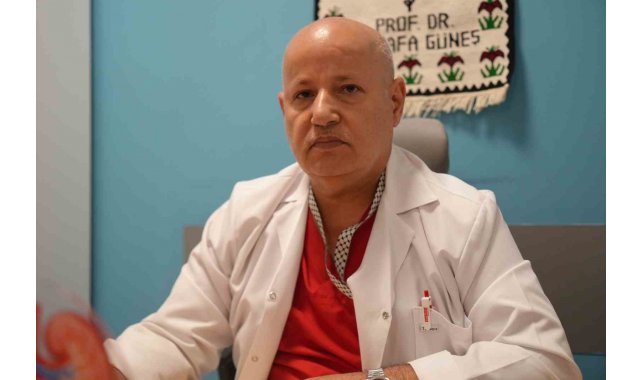 Doktorlar gözlerine inanamadı: 1,5 yıl ertelediği ameliyatta karnından dev kitle çıktı