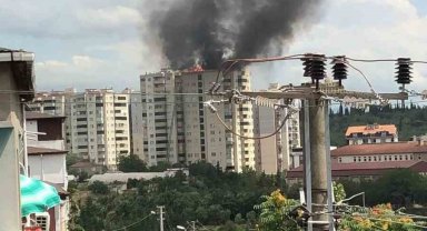 Gebze'de bina çatısı alevlere teslim oldu