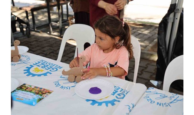 Gebze'de çocuklar için parklarda el becerisi atölyeleri kuruldu
