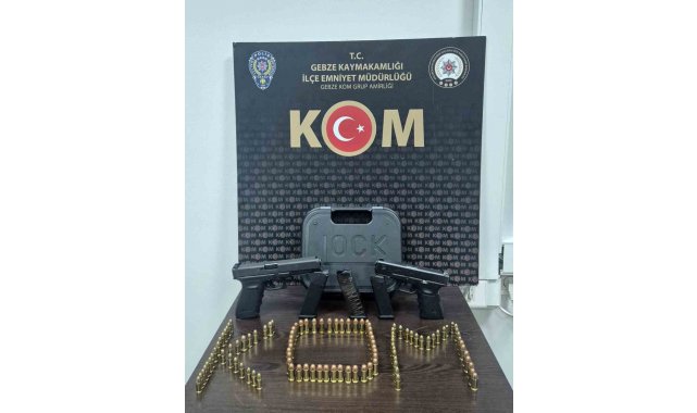 Gebze'de ruhsatsız silah ve change araç operasyonu