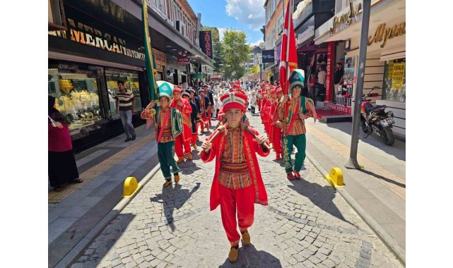 Geleneksel şölende 104 çocuk erkekliğe ilk adımını attı