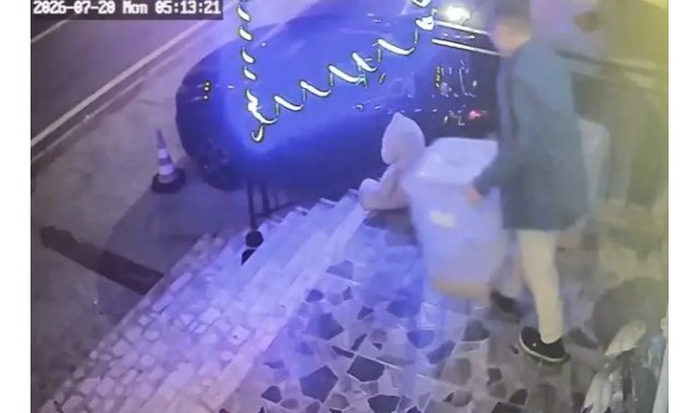 İlginç hırsızlık: Petshop önündeki mama kutusunu çaldı