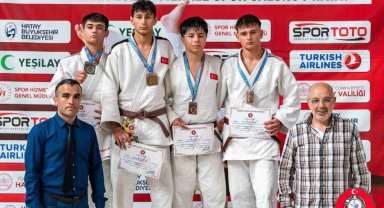 Kağıtspor sporcuları kürsüye ambargo koydu