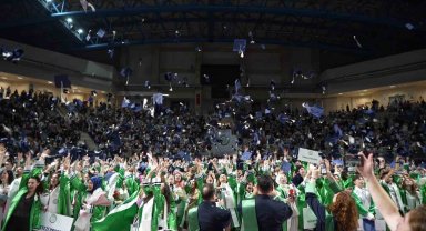 Kocaeli Sağlık ve Teknoloji Üniversitesi mezunlarını uğurladı