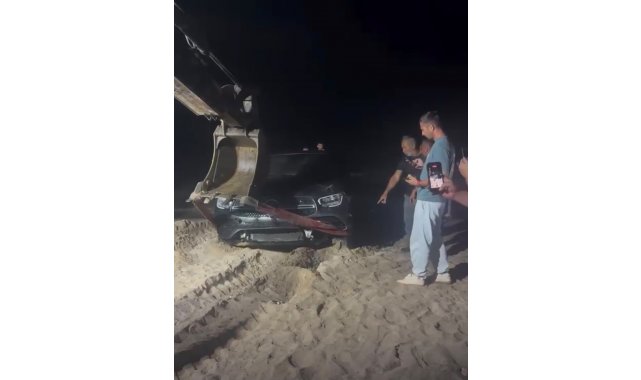 Kocaeli'de kontrolden çıkan otomobil denize uçtu