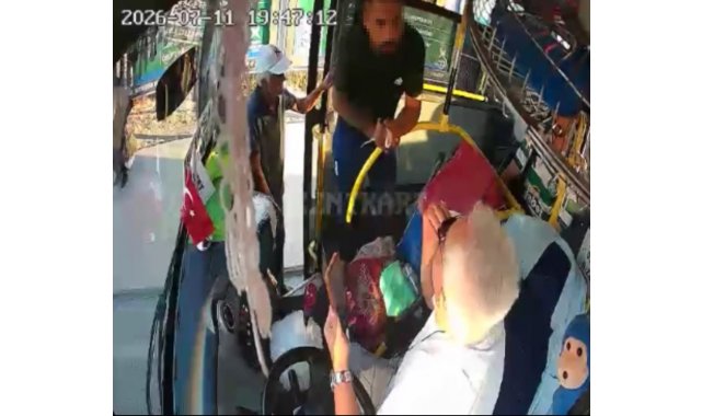 Kocaeli'de otobüs şoförünün zor anları kamerada: Böyle küfür ve tehdit etti
