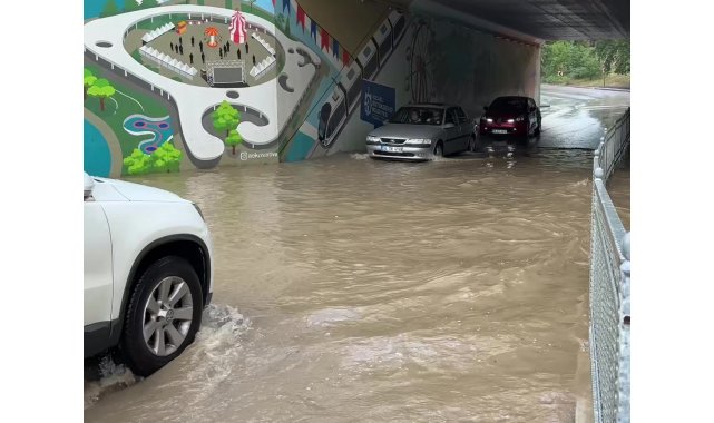 Kocaeli'de sağanak alt geçidi suyla doldurdu