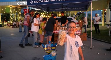 Kocaeli'de yaz akşamları müzik ve sinema rüzgarıyla renklendi