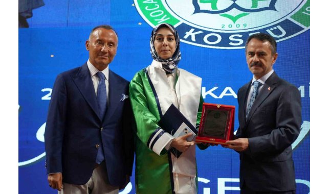 Kocaeli'deki tek Psikoloji Bölümü ilk mezunlarını verdi: Üçüncü lisansında üniversite birincisi oldu