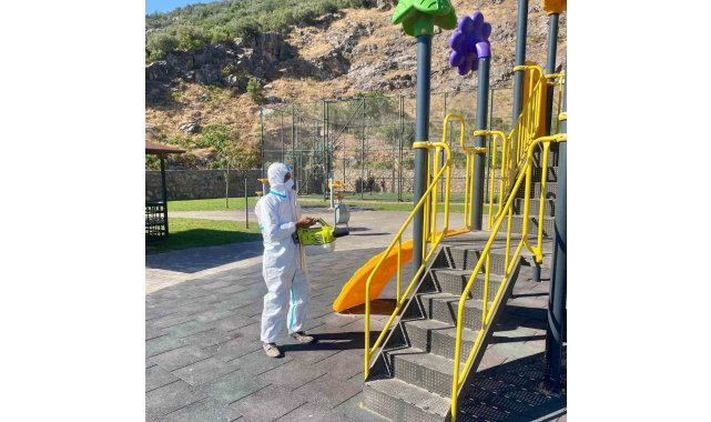 Körfez'de çocuk parklarında hijyen mesaisi