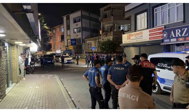 Sokak ortasında silahlı kavga: 1'i yoldan geçen vatandaş olmak üzere 3 kişi yaralandı