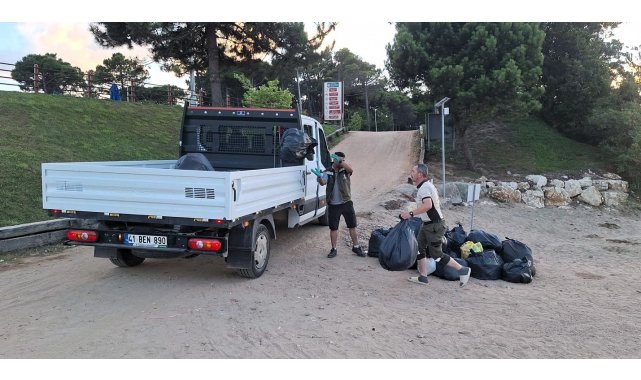 Tatilcilerin akınına uğrayan Kandıra'da 387 ton atık toplandı