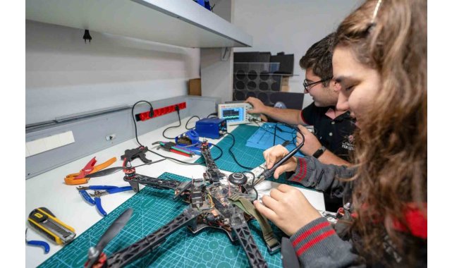 TÜBİTAK Fen Lisesi geleceğin bilim insanlarını arıyor: Başvurular 15 Temmuz'da sona eriyor