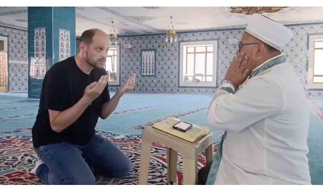 Türk bayraklı nişanın ardından Alman damat Müslüman oldu