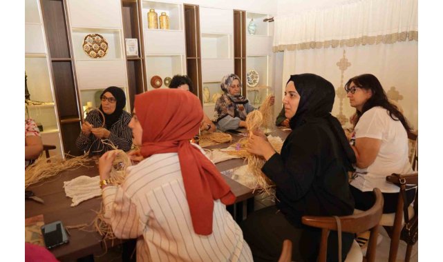 Üreten kadınların yeni adresi "Ana Kafe"de ilk atölye heyecanı