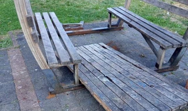 VANDALLAR İŞ BAŞINDA! ÇAYIROVA'DA KAMU MALINA ÇİRKİN SALDIRI
